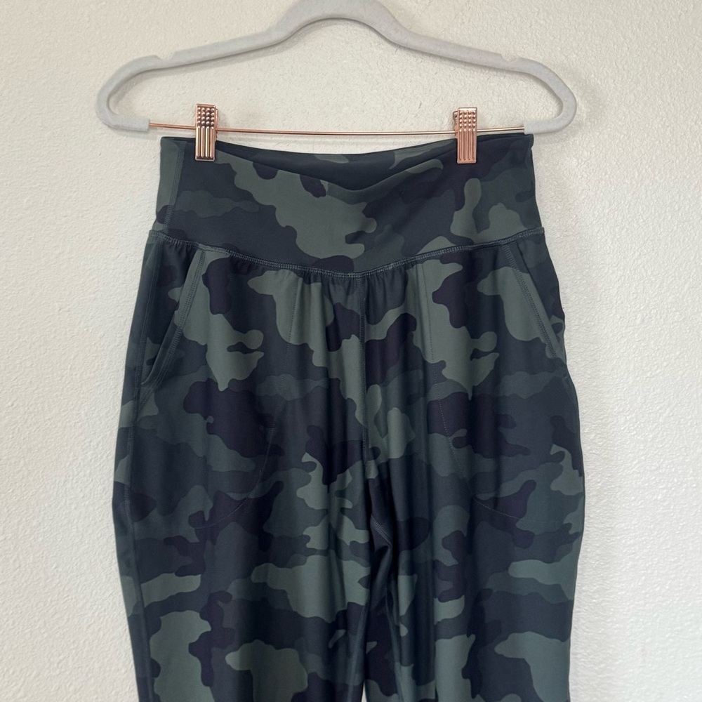 Old Navy Active Joggers Camo Power soft High Rise Go-Dry Pants M - Picture 3 of 10
